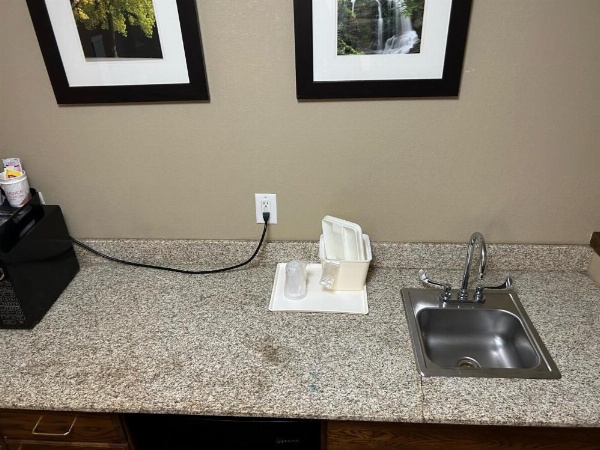 Quality Inn & Suites image 12