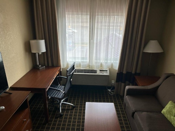 Quality Inn & Suites image 16