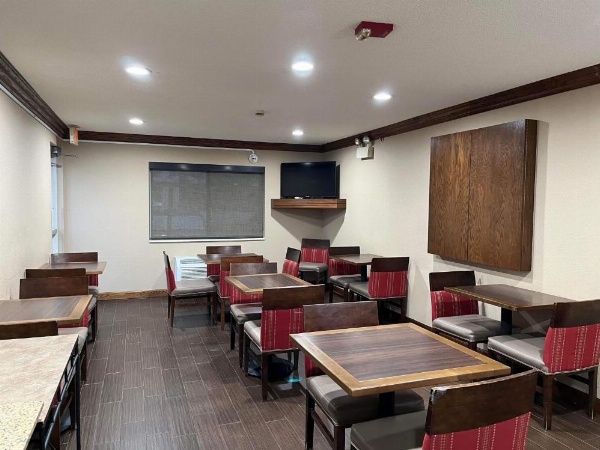 Quality Inn & Suites image 17