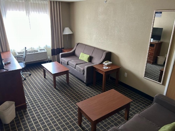 Quality Inn & Suites image 19