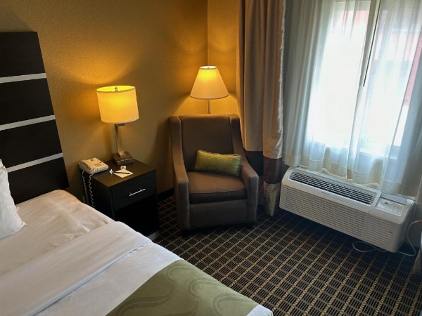 Quality Inn & Suites image 8